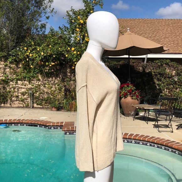 Cream VNeck Long Sleeve Sweater Sz Med - Picture 5 of 7